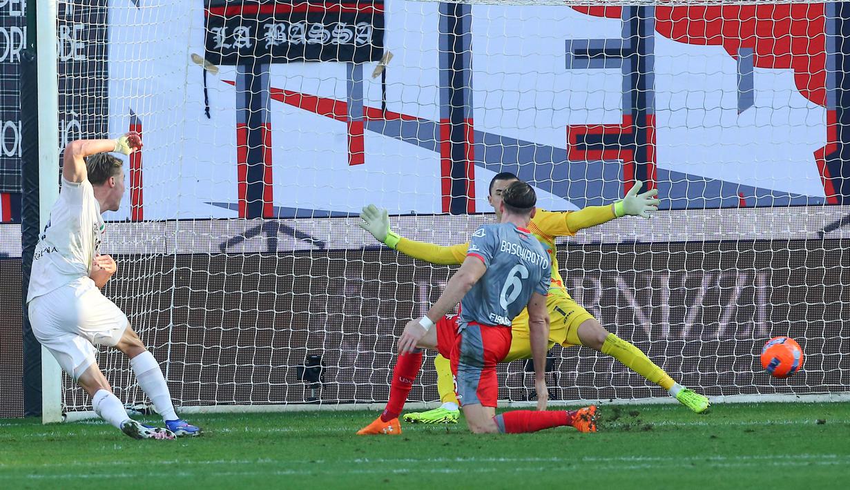 Berkat kemenangan ini, Napoli menduduki posisi ketiga klasemen liga Italia dengan catatan 34 poin. (Alberto Mariani/LaPresse via AP)