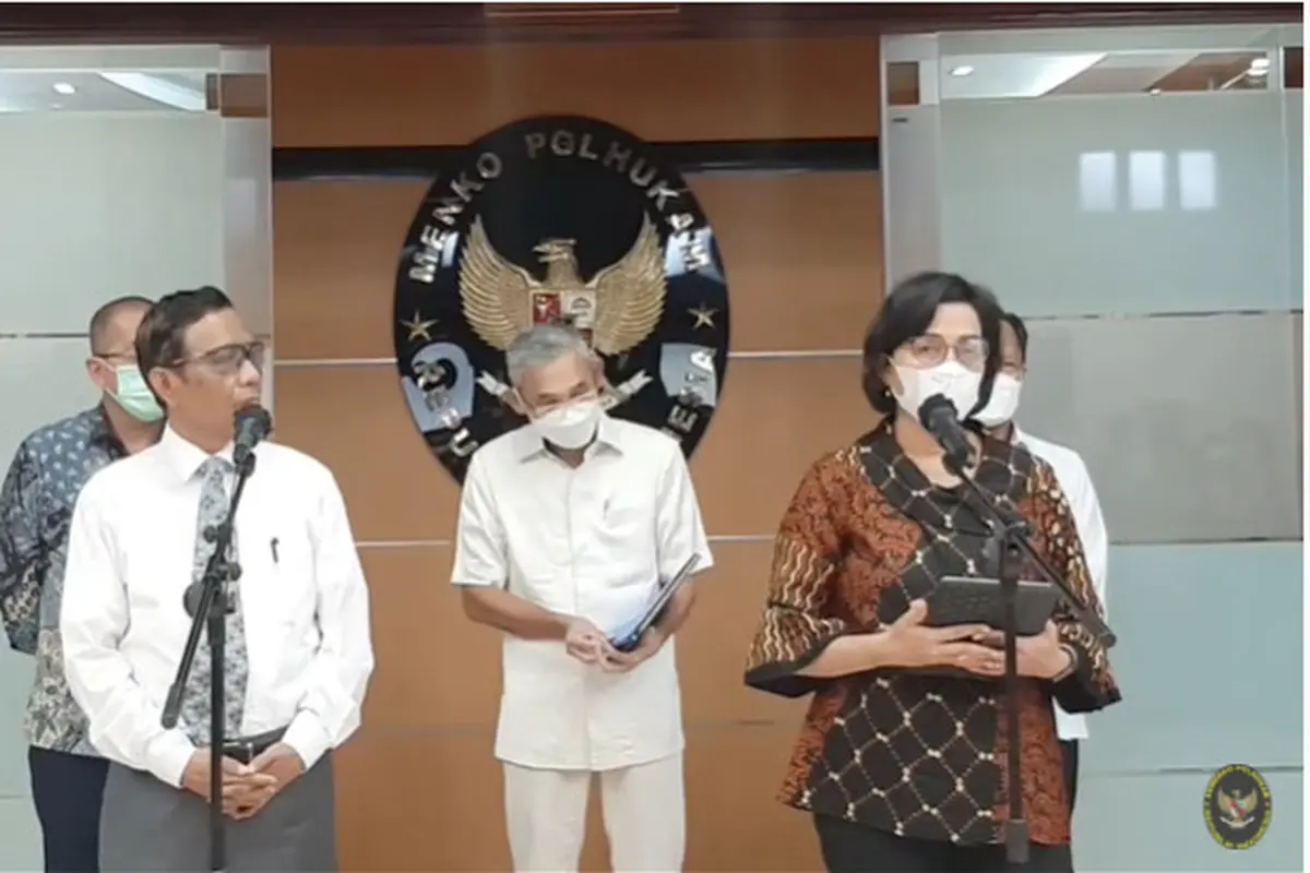 Menkopolhukam Mahfud MD dan Sri Mulyani saat konferensi pers Satgas BLBI, Kami (23/12/2021).