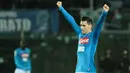 Striker Napoli, Jose Maria Callejon, merayakan kemenangan atas Crotone pada laga Serie A Italia di Stadion Ezio Scida, Crotone, Jumat (29/12/2017). Crotone kalah 0-1 dari Napoli. (AFP/Carlo Hermann)