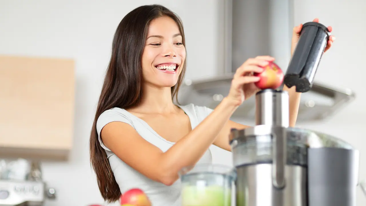 Diet Detoks Hanya dengan Minum Jus Buah, Amankah? (Maridav/shutterstock)