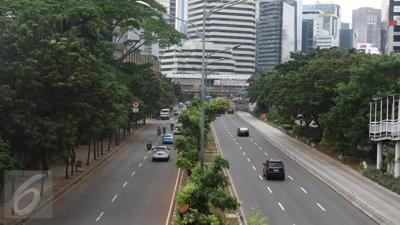 20160711-Pasca Libur Lebaran, Jalan Sudirman Masih Lengang