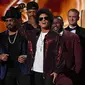 Bruno Mars raih kemenangan di Grammy Awards 2018. (AFP / Timothy A. CLAR)