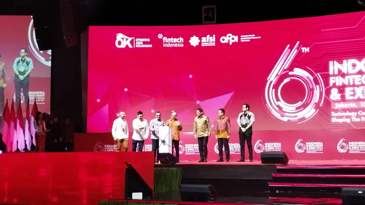 Ketua Dewan Komisioner Otoritas Jasa Keuangan (OJK), Mahendra Siregar di acara The 6th Indonesia Fintech Summit & Expo (IFSE), Selasa (12/11/2024).  (Gagas/Liputan6.com)
