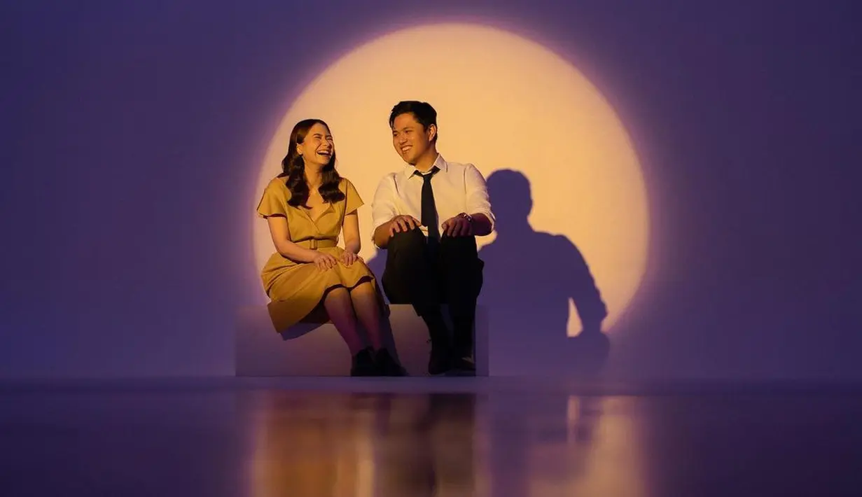 Mengadaptasi dari film La La Land yang ikonik, gaya prewedding Ashilla eks Blink  bisa jadi pilihan. [Instagram].