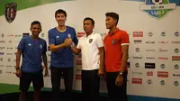 Pelatih Arema FC, Milan Petrovic (kedua dari kiri) bersama Widodo Cahyono Putro (Liputan6.com/Dewi Divianta)