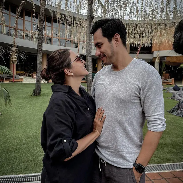 Momen Manis Donna Agnesia dan Darius Sinathrya, Dapat Julukan Couple Goals. (Sumber: Instagram/dagnesia dan Instagram/darius_sinathrya)