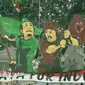 Ilustrasi relasi suporter PSM dan Persebaya. (Bola.com/Aditya Wany)