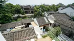 Pemandangan bagian dalam Hotel Gusu Yard di Suzhou, Provinsi Jiangsu, China Timur (29/7/2020). Pemerintah daerah Suzhou telah meningkatkan upaya dalam perlindungan dan pemanfaatan rumah-rumah hunian tradisional, dan mempromosikan pengembangan penginapan yang teratur. (Xinhua/Li Bo)