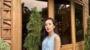 Banyak yang tertarik dengan baju yang dipakai oleh Beby, Beby sempat bagikan link pembelian kepada netizen lewat story Instagramnya. Dikenal sebagai salah satu artis cantik, tak heran jika bagaimanapun pose dan ekspresi bintang web series Antares ini selalu bikin terpesona. Jadi perhatian usai menikah, postingan Beby Tsabina ini mendapatkan 300 ribu likes dari penggemar. (Liputan6.com/IG/@bebytsabina)