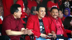 Ketum PKPI Diaz Hendropriyono (tengah) didampingi Kepala Bekraf Triawan Munaf dan Hendropriyono saat peluncuran Departemen eSports PKPI di SCBD, Jakarta, Selasa (25/9). Departemen ini berdiri mengurus olahraga game (esports games). (Liputan6.com/HO/Engga)