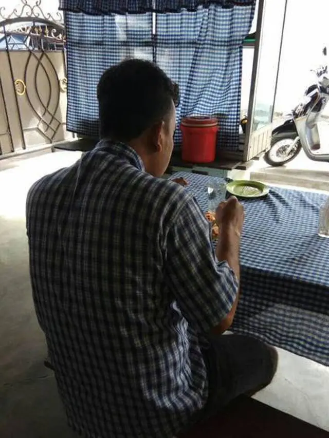 7 Momen Ngakak Motif Baju Mirip Benda Sekitar