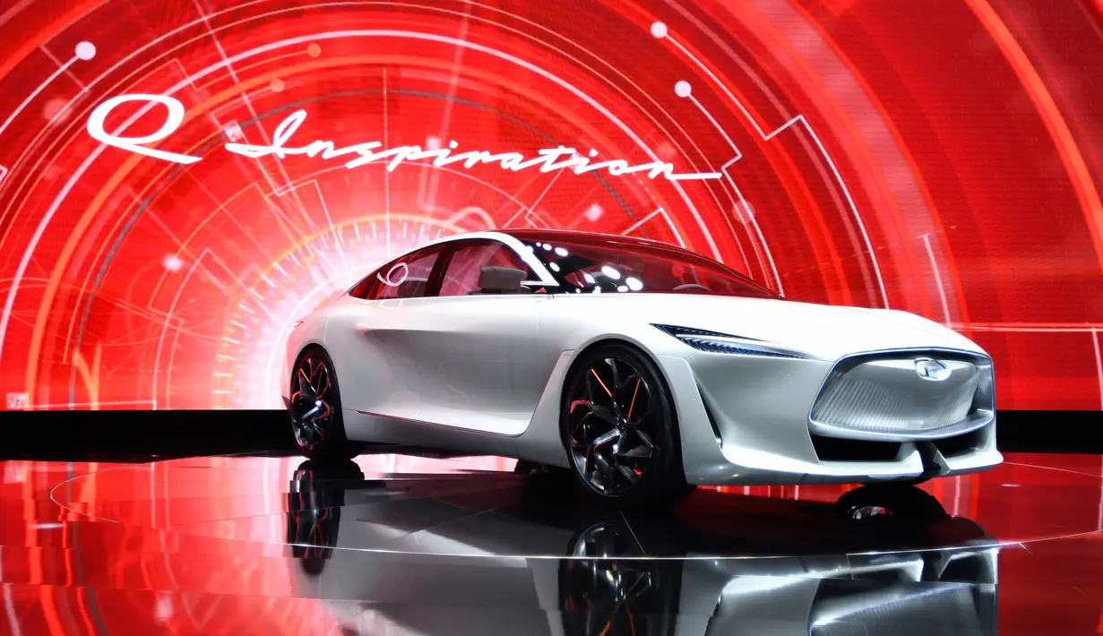 Kendaraan konsep Q Inspiration diresmikan dalam konferensi pers di North American International Auto Show, Senin (15/1) di Detroit, Michigan. (AP Photo/Jose Juarez)