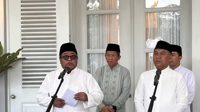 Wakol Gubernur Jakarta Rano Karno usai menunaikan ibadah Salat Idul Adha bersama warga di halaman Balai Kota DKI Jakarta. (Istimewa)