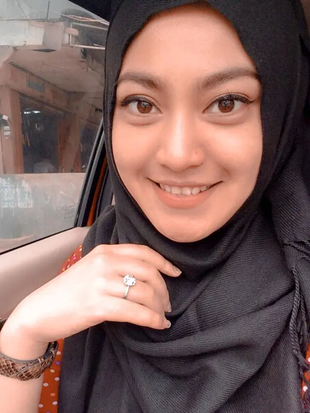 Ayu Anjani tampil anggun dalam balutan hijab (Foto: Instagram @real.ayuanjani)