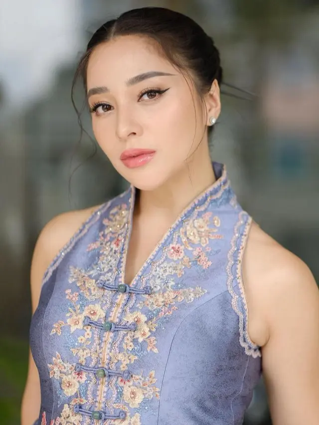Pesona Nikita Willy Dibalut Baju Chinese Qipao. [@melinathemua]