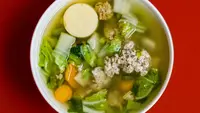 Resep Sup Ayam Bening, Menu Diet yang Bikin Tetap Makan Enak