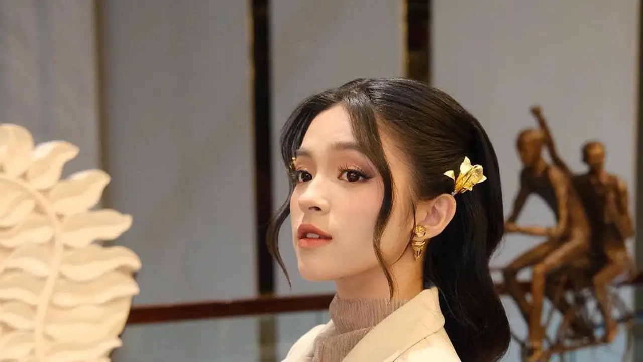Gaya Etnik Kekinian Elsa Japasal dengan Sentuhan Wastra di Gala Dinner Indonesia-Afrika Forum 2024