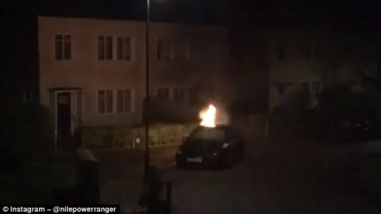 Mobil Mercedes milik Nile Ranger terbakar 