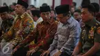 Presiden Joko Widodo usai melaksanakan Salat Sunah sebelum Magrib di Mabes TNI, Cilangkap, Jakarta, Selasa (7/7/2015). Jokowi dan JK menghadiri acara buka puasa di Mabes TNI bersama sejumlah menteri dan pimpinan tinggi negara. (Liputan6.com/Faizal Fanani)