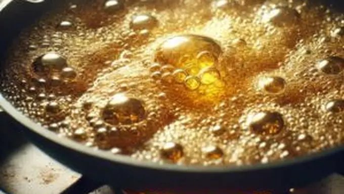 Cara Mudah Membuat Minyak Goreng Jernih Lagi Setelah Digunakan Menggoreng Keripik