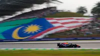 Hasil F1 GP Bahrain di Malaysia: Hujan dan Masalah Teknis Warnai Balapan, Verstappen Juara, Hamilton Naik Podium