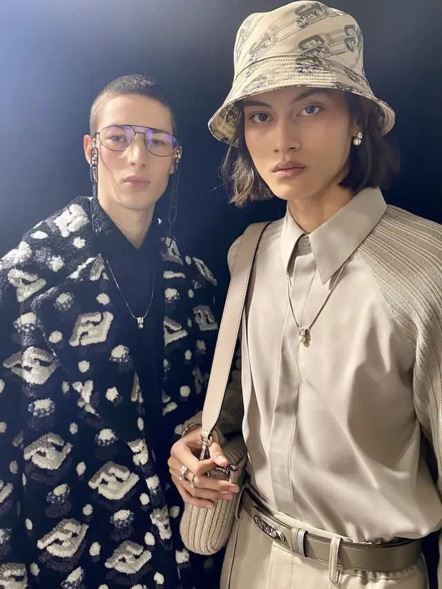 Gaya Rizal Rama Model Indonesia Pamerkan Koleksi Fendi di Milan Fashion Week 2022
