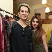 Dipernikahannya nanti, Jupiter dan Widuri menyiapkan tiga baju. Jupiter mengatakan persiapan pernikahan baru setengah jalan. (Andy Masela/Bintang.com)