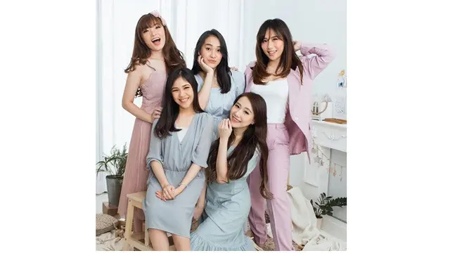6 Momen Reuni dan Pemotretan 5 Eks Member Cherrybelle, Tetap Kompak
