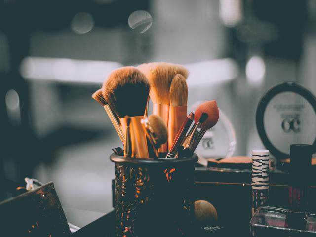 Produk Kecantikan Yang Harus Ada Di Meja Kerja Beauty Fimela Com