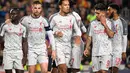 Ekspresi pemain Liverpool saat pertandingan usai pada leg 1, babak semifinal Liga Champions yang berlangsung di Stadion Camp Nou, Barcelona, Kamis (2/5). Barcelona menang 3-0 atas Liverpool. (AFP/Jose Jordan)