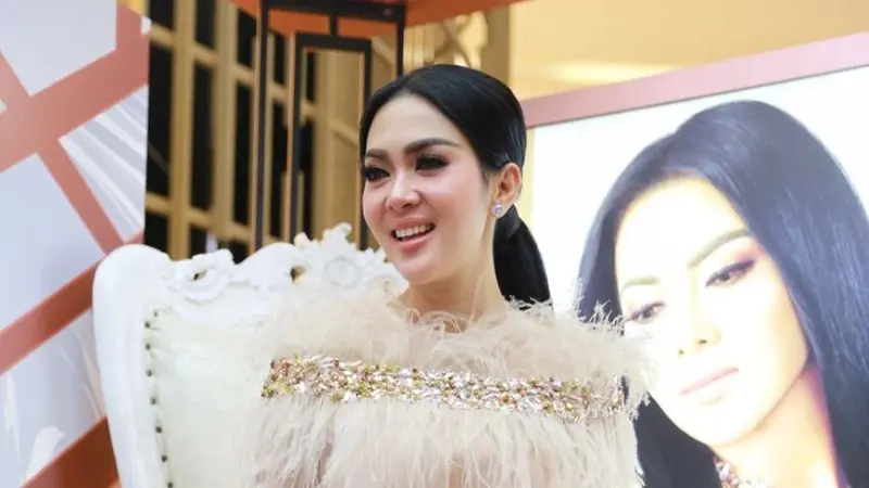 Syahrini (Bintang.com/ Adrian Utama Putra)