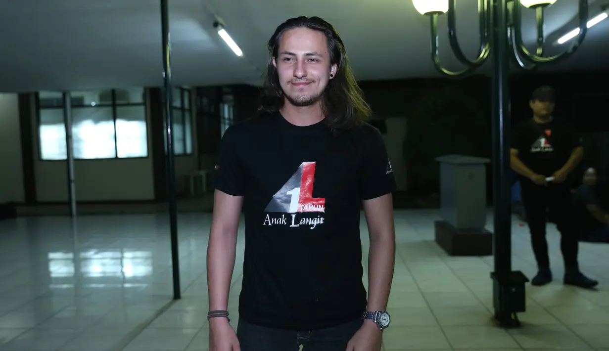 Ditemui di kawasan Taman Anggrek Indonesia Permai, TMII, Jakarta Timur, Selasa (20/2/2018), Dylan dan Hana menceritakan kisah cinlok mereka yang berlangsung sejak awal. Selain itu, hubungannya juga mengalami naik-turun. (Nurwahyunan/Bintang.com)