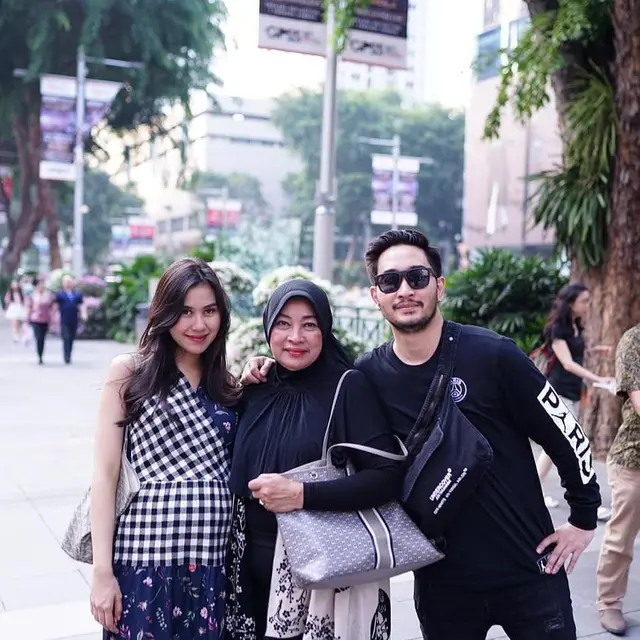Potret Kompak Syahnaz Sadiqah dan Ibu Mertua, Akur dan Bahagia