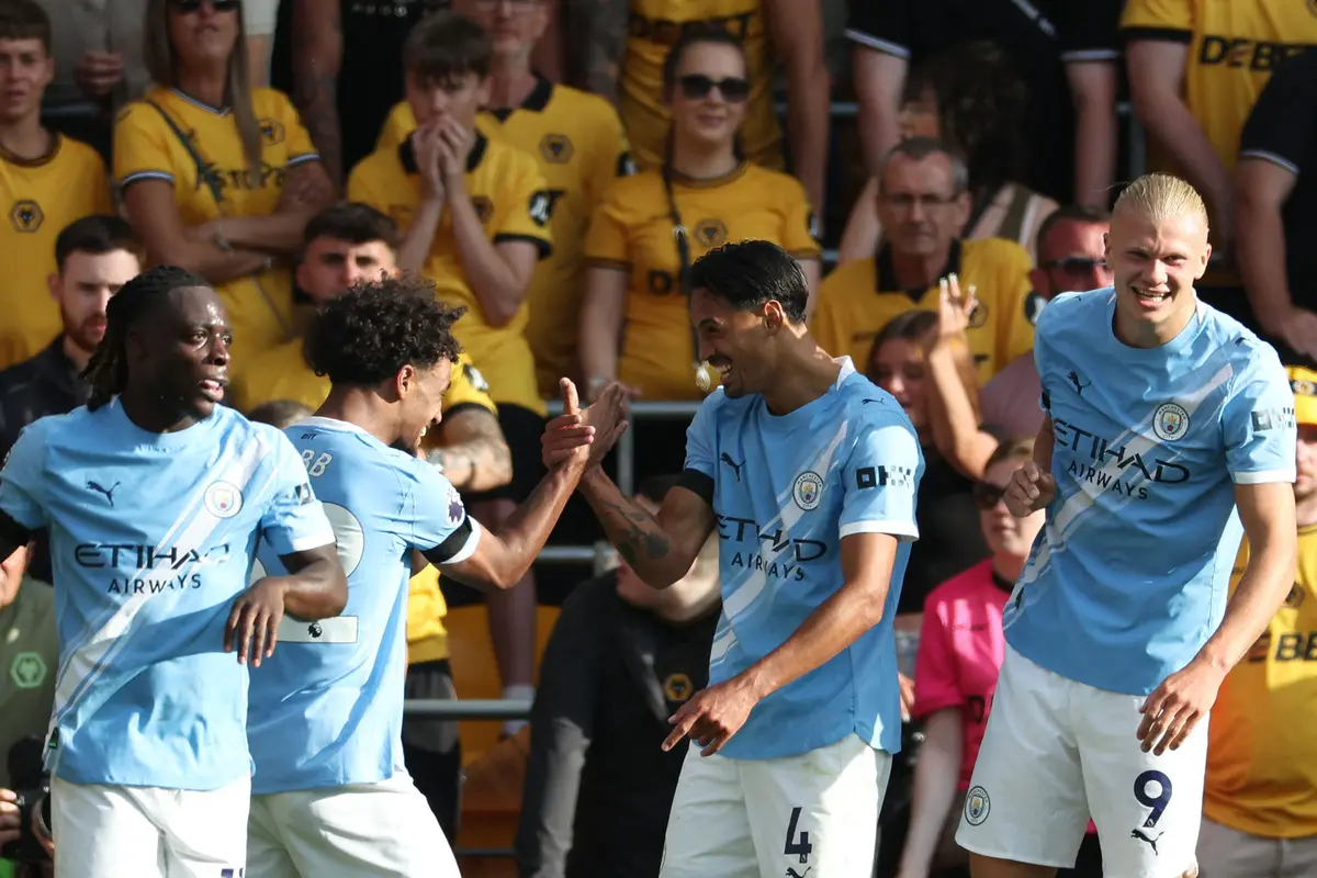 Foto: Penampilan 'Masterclass' Tijjani Reijnders Bareng Man City, Cetak Gol Debut dan Assist