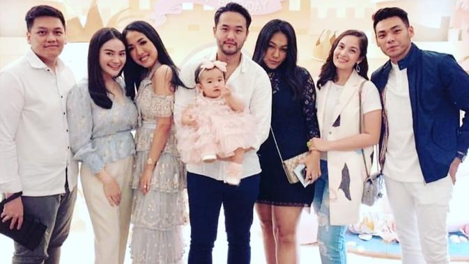 Chelsea Islan dan Rob Clinton (Sumber: Instagram/elizabethkardinal)