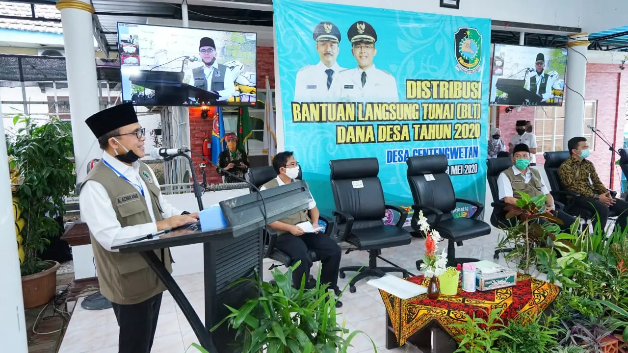 Lewat Video Call, Gubernur Jatim Monitor Penyaluran BLT Dana Desa di Banyuwangi
