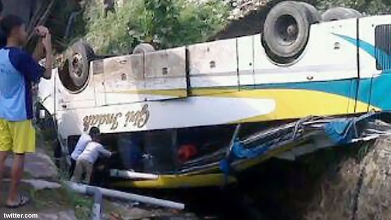 bus-jurang-6-130821b.jpg