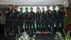 Pebulutangkis putera Indonesia untuk Thomas Cup 2018 berpose bersama usai upacara pelepasan di Jakarta, Selasa (8/5). Turnamen Piala Thomas dan Uber 2018 berlangsung di Bangkok, 20-27 Mei. (Liputan6.com/Helmi Fithriansyah)