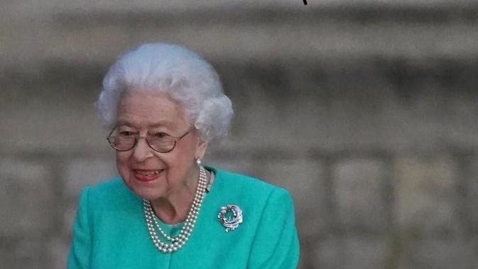 Ratu Elizabeth II menyambut tahun ke-71 bertakhta dengan penuh gaya. Ia tampak mengubah gaya rambutnya. (Instagram/theroyalfamily).