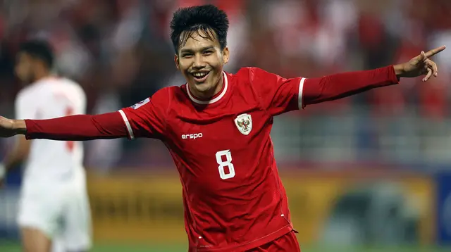 Selebrasi pemain Timnas Indonesia U-23, Witan Sulaeman setelah mencetak gol kedua ke gawang Yordania U-23 pada laga ketiga Grup A Piala Asia U-23 2024 di Abdullah bin Khalifa Stadium, Doha, Qatar, Minggu (21/4/2024). (AFP/Karim Jaafar)