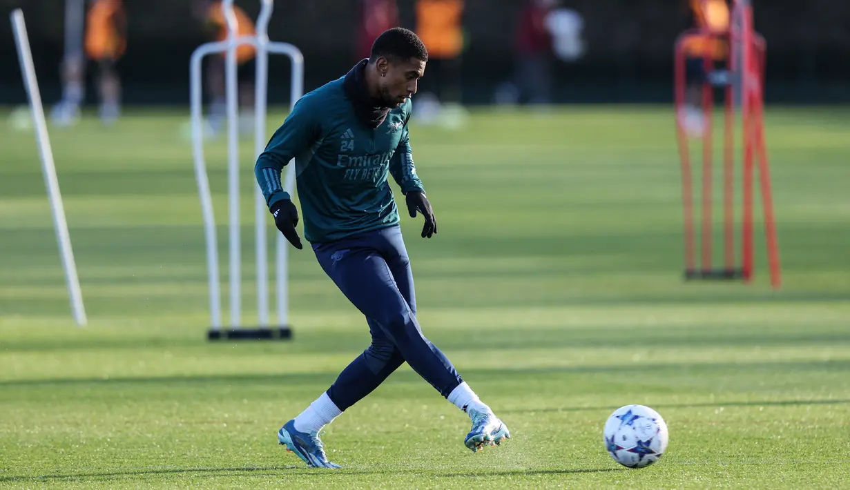 Ada sejumlah pemain Arsenal yang akan menjadi kunci kemenangan skuad asuhan Mikel Arteta. Seperti Bukayo Saka dan Martin Odegaard. (Adrian DENNIS / AFP)