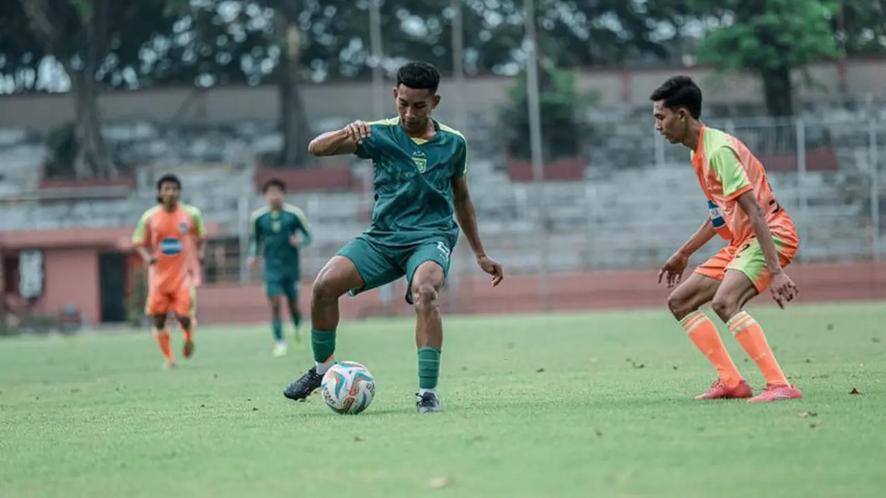 Alfan Suaib ketika bermain untuk Persebaya Surabaya pada sebuah laga uji coba (c) Ofisial Persebaya