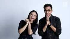 Citra Kirana dan Darius Sinatrya berpose saat pemotretan usai wawancara film ASIH di kantor KLY, Gondagdia, Jakarta, Selasa (2/10). Film ini Diperankan oleh Shareefa Danish, Citra Kirana dan Darius Sinathrya. (Liputan6.com/Herman Zakharia)