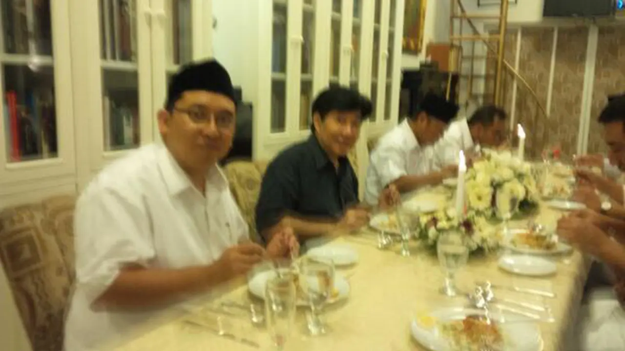 Sambangi Rumah Guruh, Fadli Zon Bahas Politik ke Depan