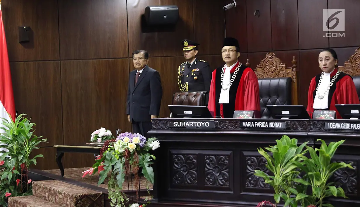 Wakil Presiden Jusuf Kalla menghadiri acara pengucapan sumpah jabatan Ketua dan Wakil Ketua MK Anwar Usman dan Aswanto, Jakarta, Senin (2/4). Anwar dan Aswanto menjadi Ketua dan Wakil Ketua MK periode 2018-2020. (Liputan6.com/Immanuel Antonius)