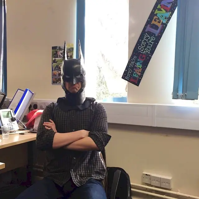 5 Potret Nyeleneh Orang Pakai Kostum Batman Ini Bikin Geleng Kepala