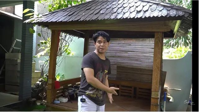 Ada Rumah Pohon, Ini 8 Potret Kediaman Cakra Khan yang Bernuansa Seni