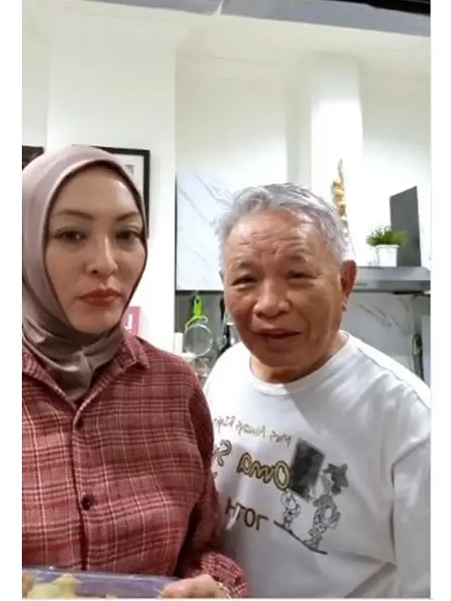 6 Potret Kenangan Angelina Sondakh dan Ayahnya, Meninggal Karena Serangan Jantung