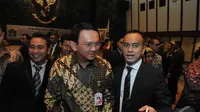 Wakil Gubernur DKI Jakarta Basuki Tjahaja Purnama (Ahok) mengukuhkan anggota baru HIPMI Jaya, Jakarta, Kamis (9/10/2014) (Liputan6.com/Herman Zakharia)