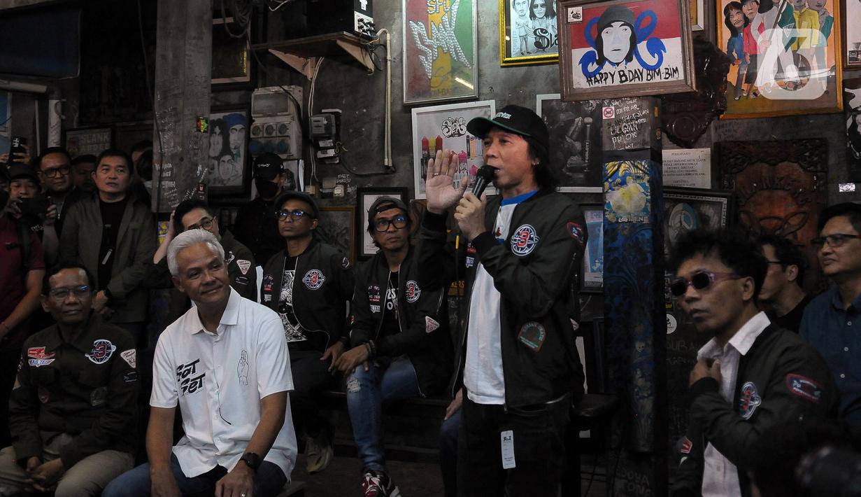 "Hari ini kita deklarasi bahwa Slank mendukung Ganjar-Mahfud," kata Bimbim di Potlot Studio Kalibata, Jakarta Selatan, Sabtu (20/1/2024). (merdeka.com/Imam Buhori)